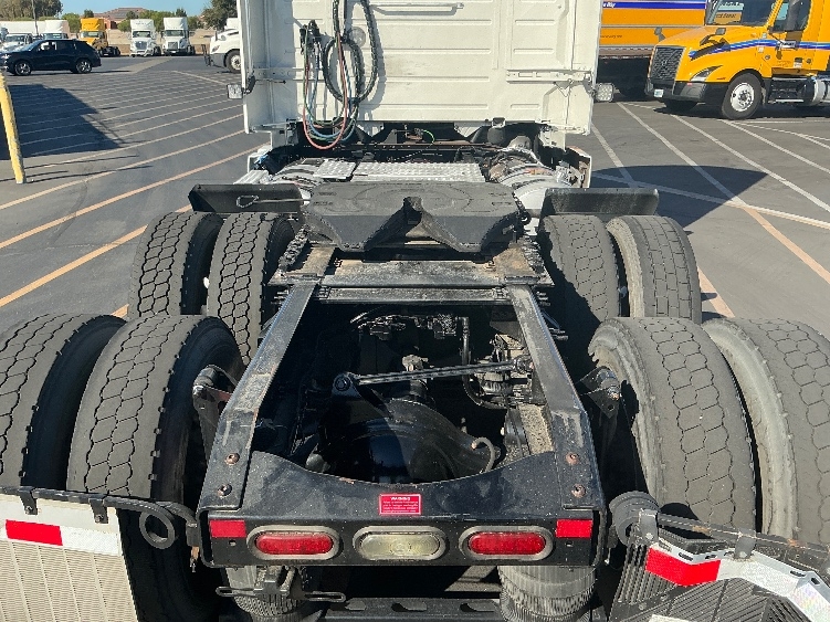 2022 Volvo VNR 640 in Sacramento, CA — photo 6