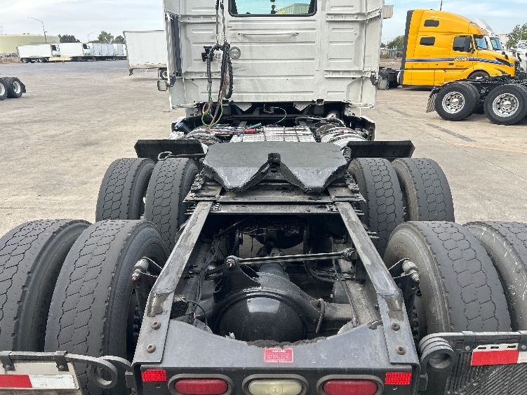 2022 Volvo VNR 640 in Stockton, CA — photo 6