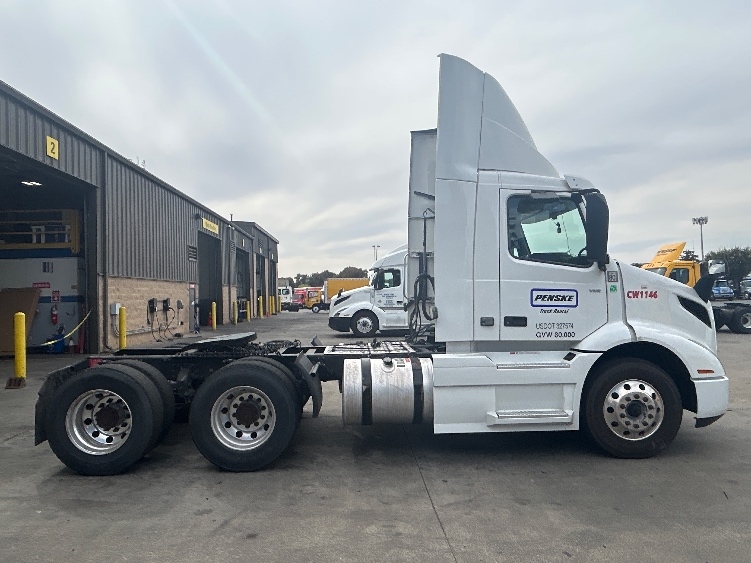 2022 Volvo VNR 640 in Stockton, CA — photo 8