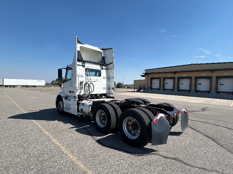 2021 Volvo VNR 640 in Billings, MT — photo 5