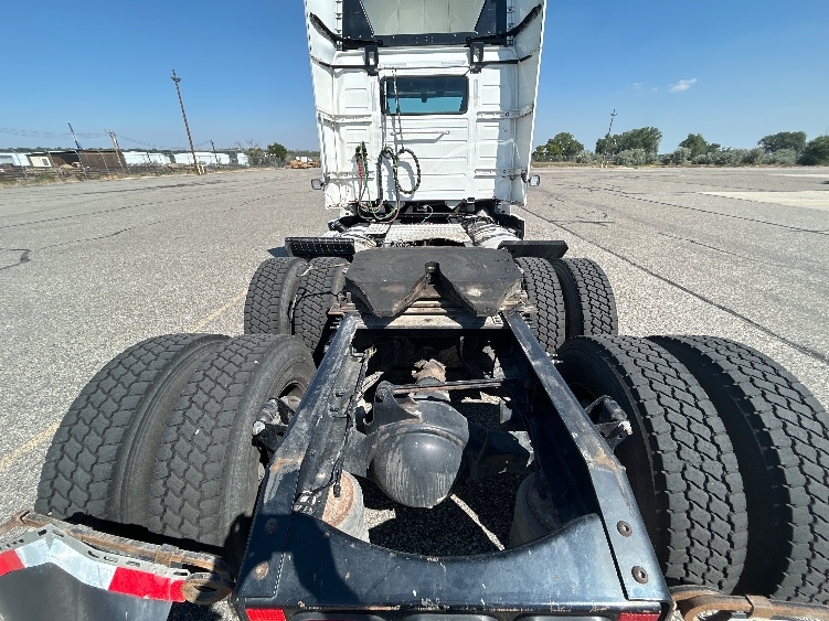 2021 Volvo VNR 640 in Billings, MT — photo 6