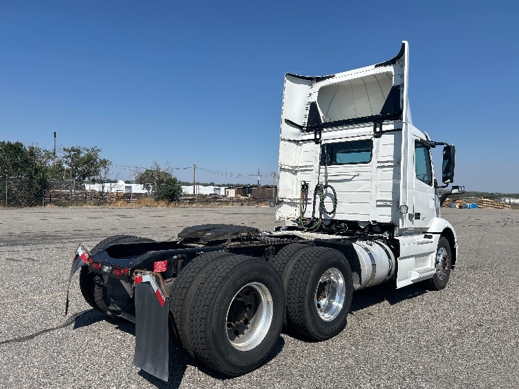 2021 Volvo VNR 640 in Billings, MT — photo 7