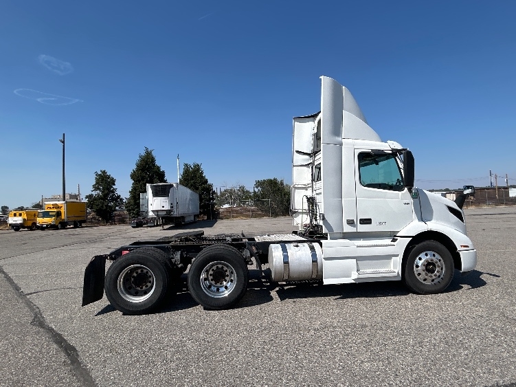 2021 Volvo VNR 640 in Billings, MT — photo 8