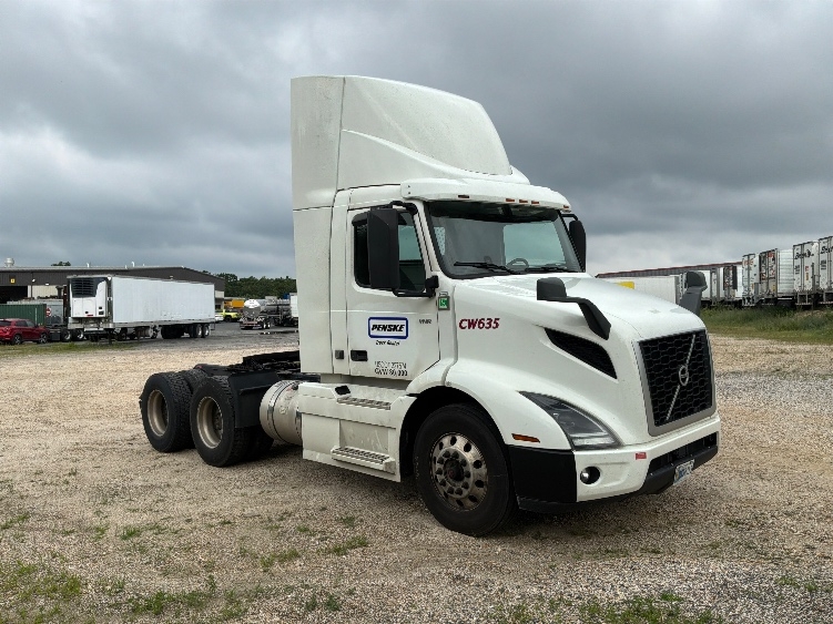 2020 Volvo VNR 640