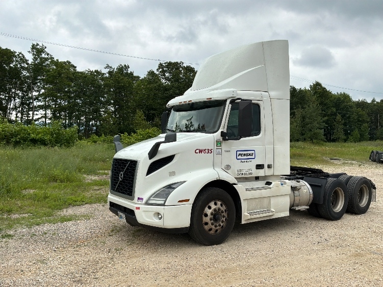 2020 Volvo VNR 640 in Pottsville, PA — photo 3