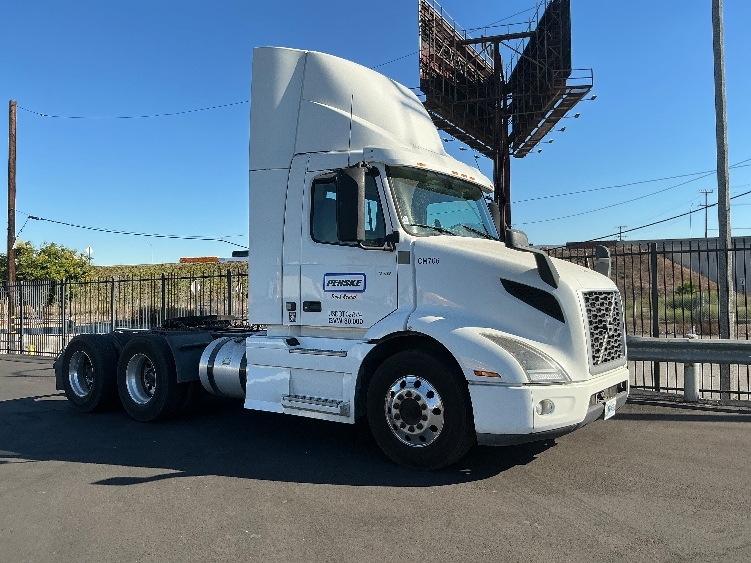 2021 Volvo VNR 640 in Torrance, CA