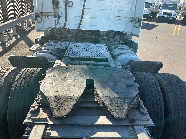 2021 Volvo VNR 640 in Torrance, CA — photo 6