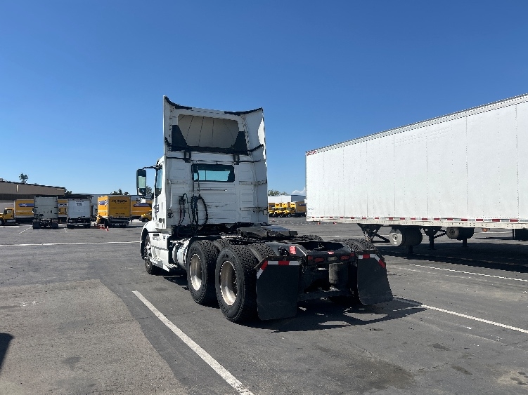 2020 Volvo VNR 640 in Fontana, CA — photo 5