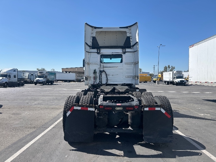 2020 Volvo VNR 640 in Fontana, CA — photo 6