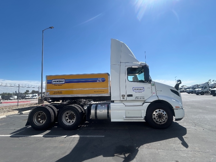 2020 Volvo VNR 640 in Fontana, CA — photo 8