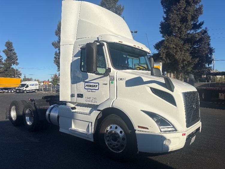 2022 Volvo VNR 640 in Sacramento, CA