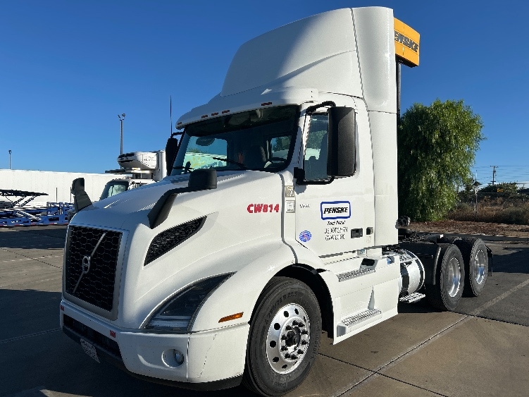 2022 Volvo VNR 640 in Ceres, CA — photo 3