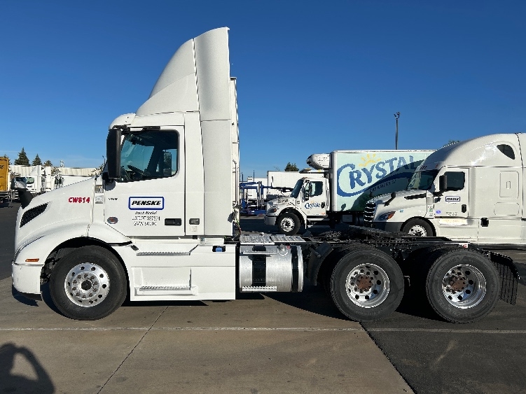 2022 Volvo VNR 640 in Ceres, CA — photo 4