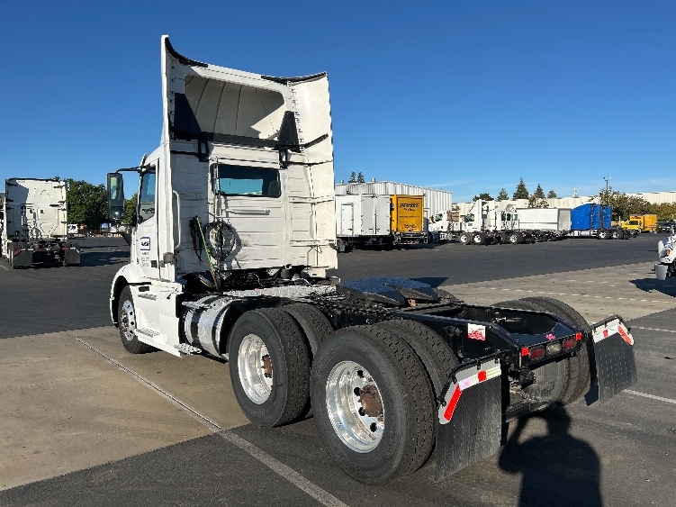 2022 Volvo VNR 640 in Ceres, CA — photo 5