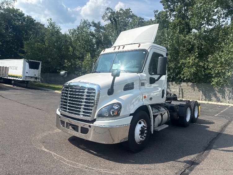 2018 Freightliner Cascadia in Ypsilanti, MI — photo 3