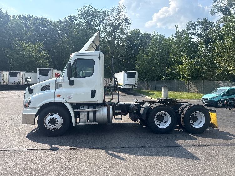 2018 Freightliner Cascadia in Ypsilanti, MI — photo 4