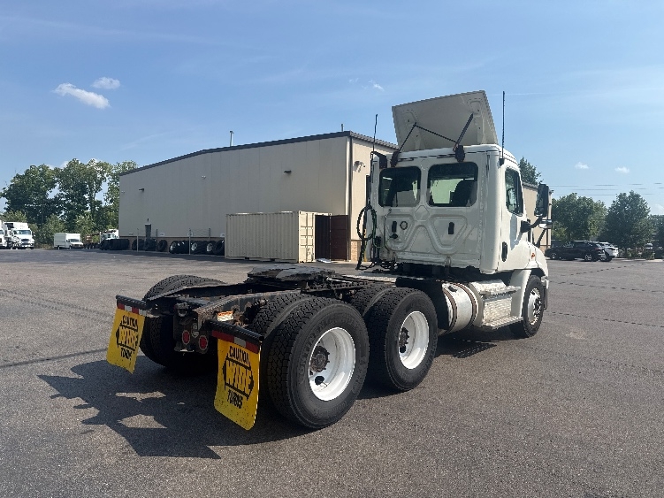2018 Freightliner Cascadia in Ypsilanti, MI — photo 7