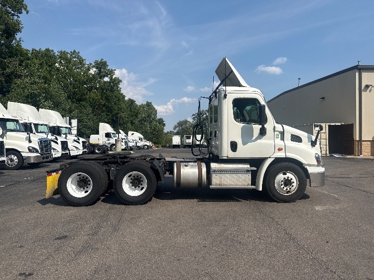 2018 Freightliner Cascadia in Ypsilanti, MI — photo 8