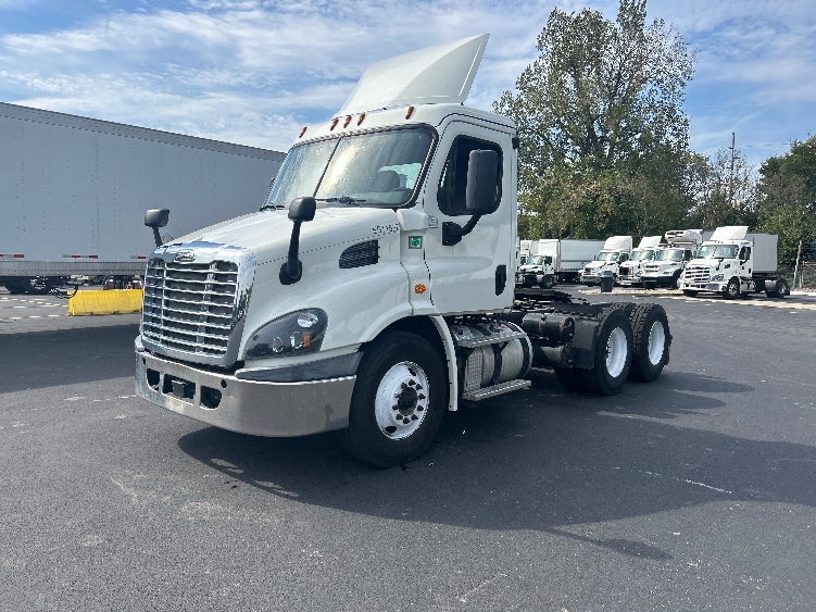 2019 Freightliner Cascadia in Indianapolis, IN — photo 3