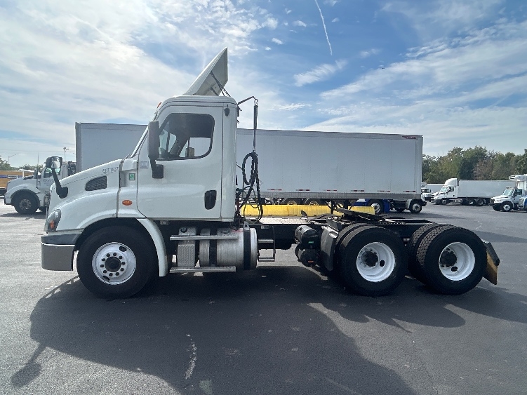 2019 Freightliner Cascadia in Indianapolis, IN — photo 4