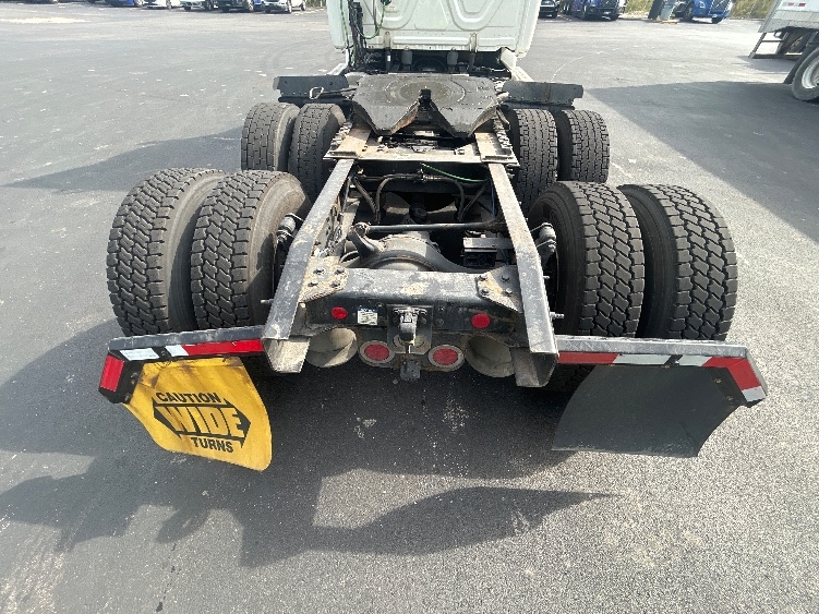 2019 Freightliner Cascadia in Indianapolis, IN — photo 6