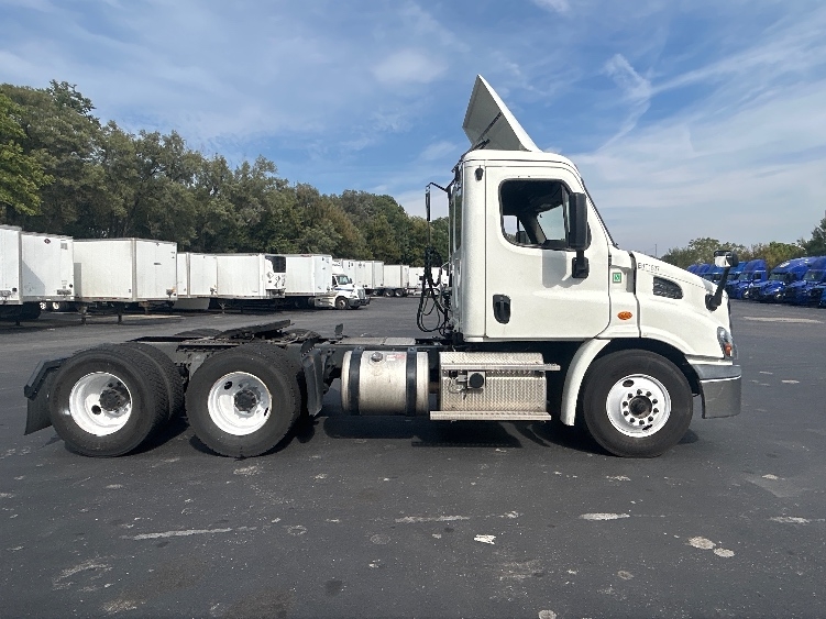 2019 Freightliner Cascadia in Indianapolis, IN — photo 8