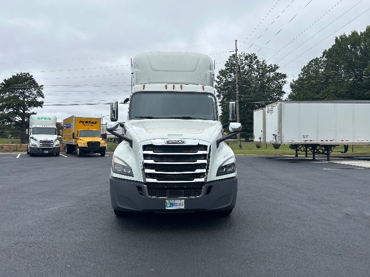 2020 Freightliner Cascadia in Newnan, GA — photo 2