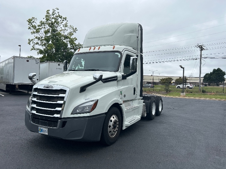2020 Freightliner Cascadia in Newnan, GA — photo 3