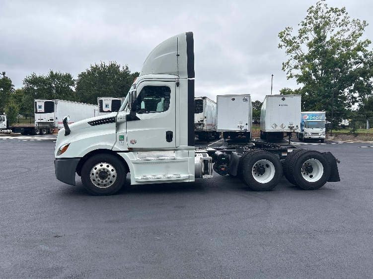 2020 Freightliner Cascadia in Newnan, GA — photo 4