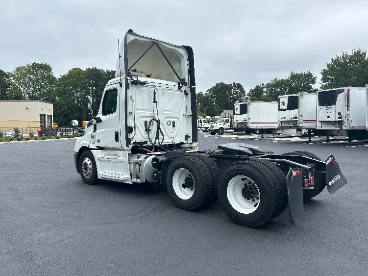 2020 Freightliner Cascadia in Newnan, GA — photo 5