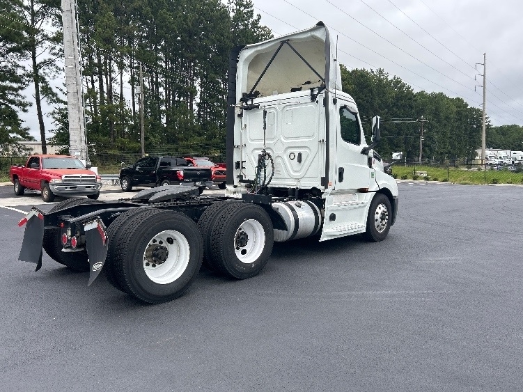 2020 Freightliner Cascadia in Newnan, GA — photo 7