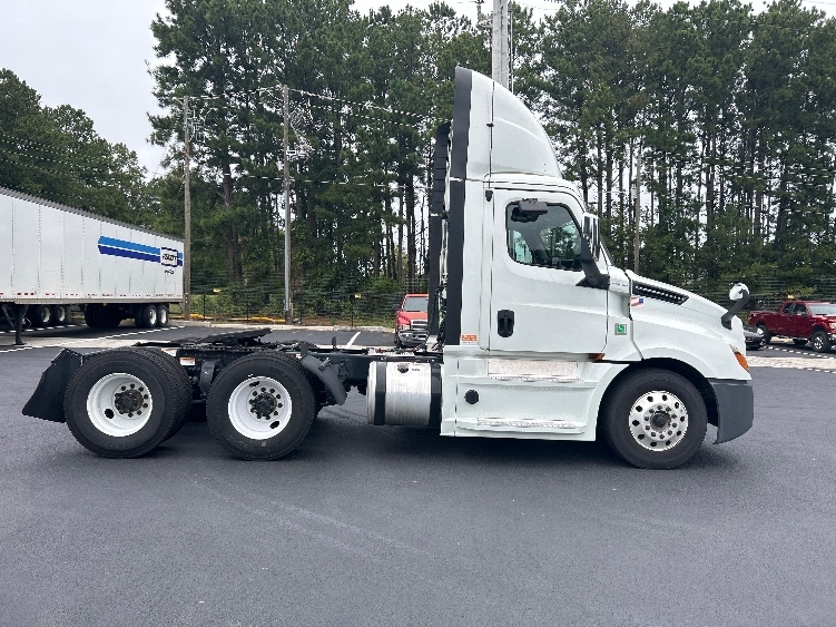 2020 Freightliner Cascadia in Newnan, GA — photo 8