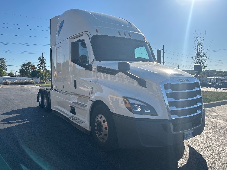 2021 Freightliner Cascadia in Lowell, AR