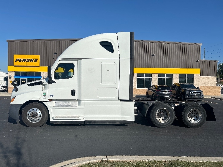 2021 Freightliner Cascadia in Lowell, AR — photo 4