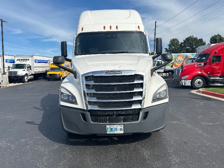 2022 Freightliner Cascadia in Lowell, AR — photo 2