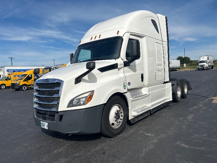 2022 Freightliner Cascadia in Lowell, AR — photo 3