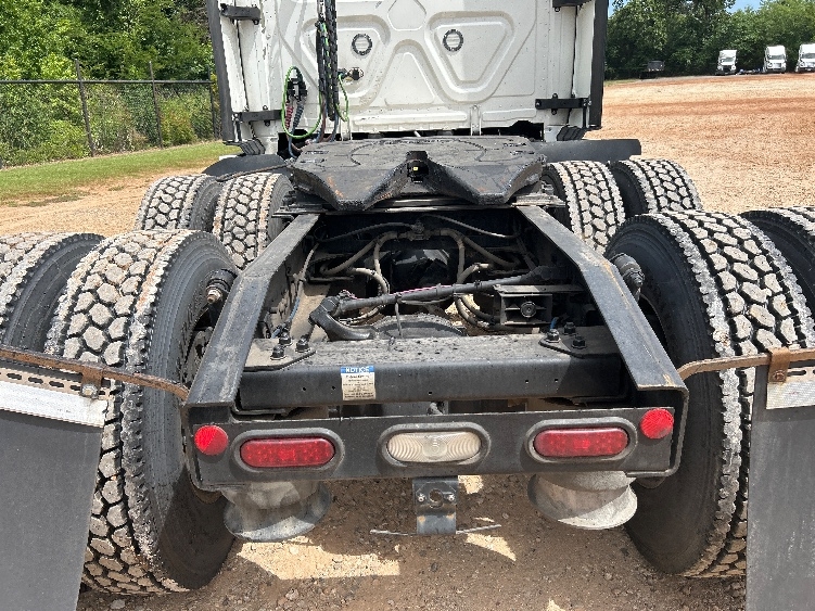 2022 Freightliner Cascadia in Dallas, TX — photo 6