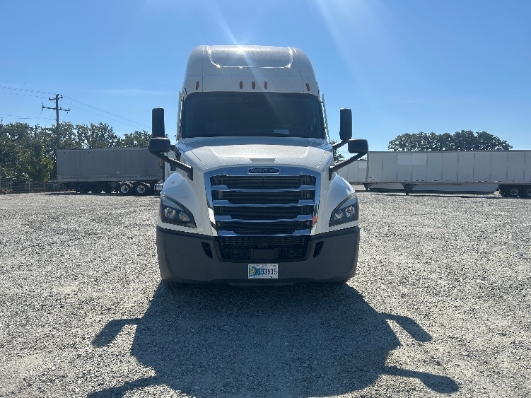 2022 Freightliner Cascadia in Greensboro, NC — photo 2