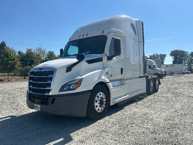 2022 Freightliner Cascadia in Greensboro, NC — photo 3