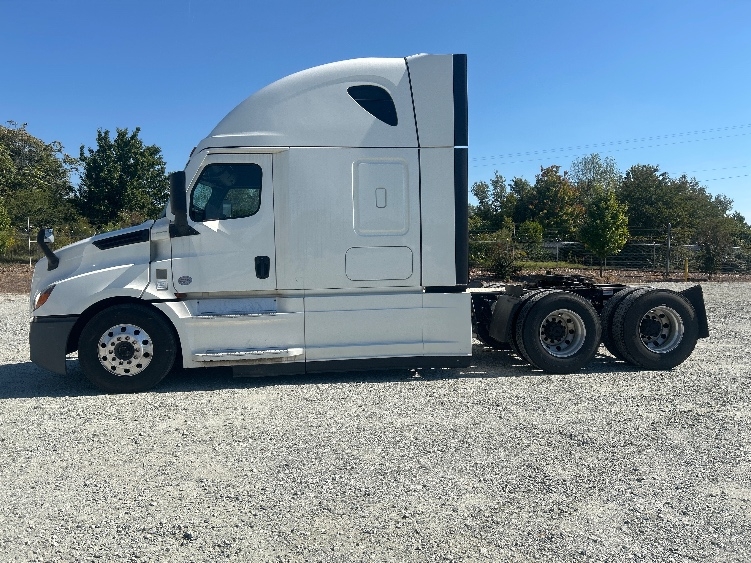 2022 Freightliner Cascadia in Greensboro, NC — photo 4