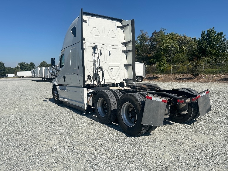 2022 Freightliner Cascadia in Greensboro, NC — photo 5