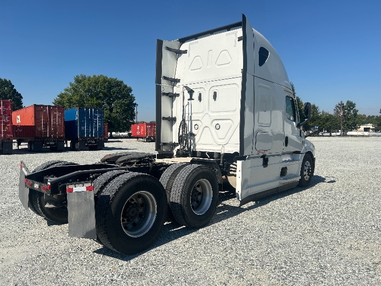 2022 Freightliner Cascadia in Greensboro, NC — photo 7