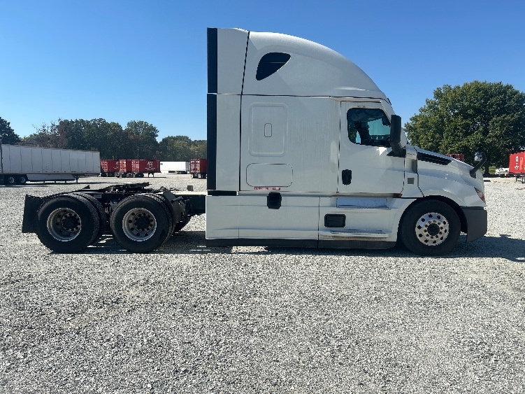 2022 Freightliner Cascadia in Greensboro, NC — photo 8