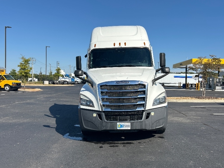 2022 Freightliner Cascadia in Madison, AL — photo 2