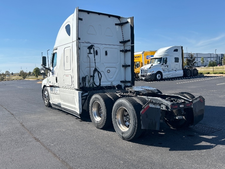 2022 Freightliner Cascadia in Madison, AL — photo 5