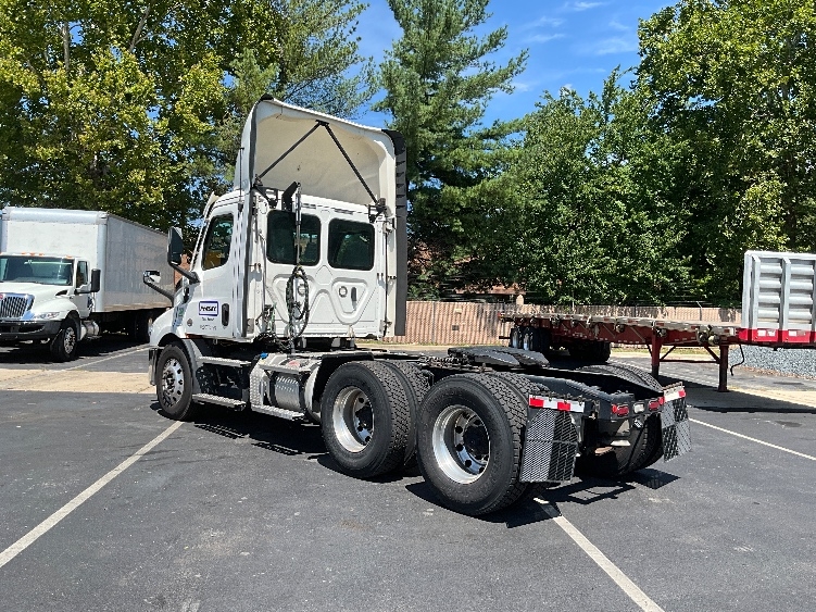 2021 Freightliner Cascadia in Alexandria, VA — photo 5