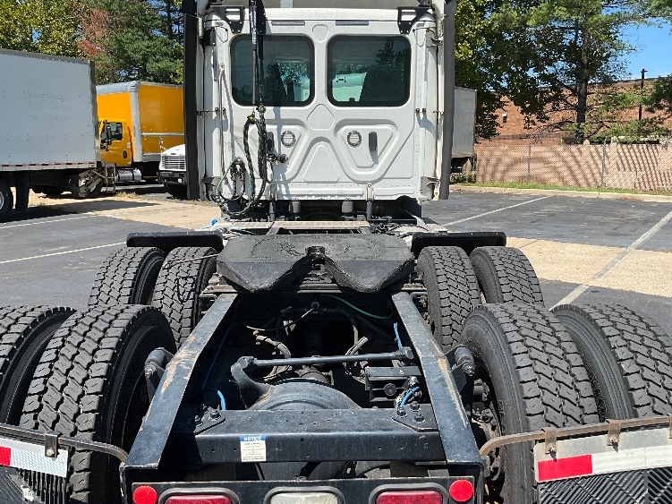 2021 Freightliner Cascadia in Alexandria, VA — photo 6