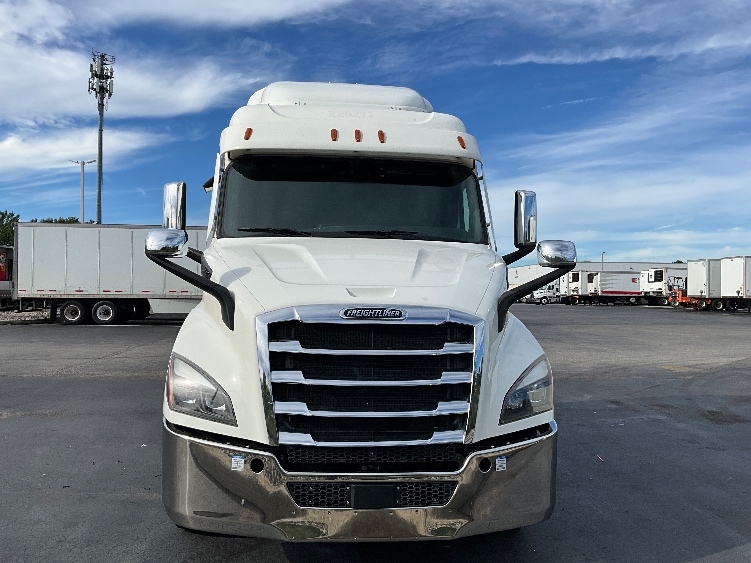 2021 Freightliner Cascadia in Swedesboro, NJ — photo 2