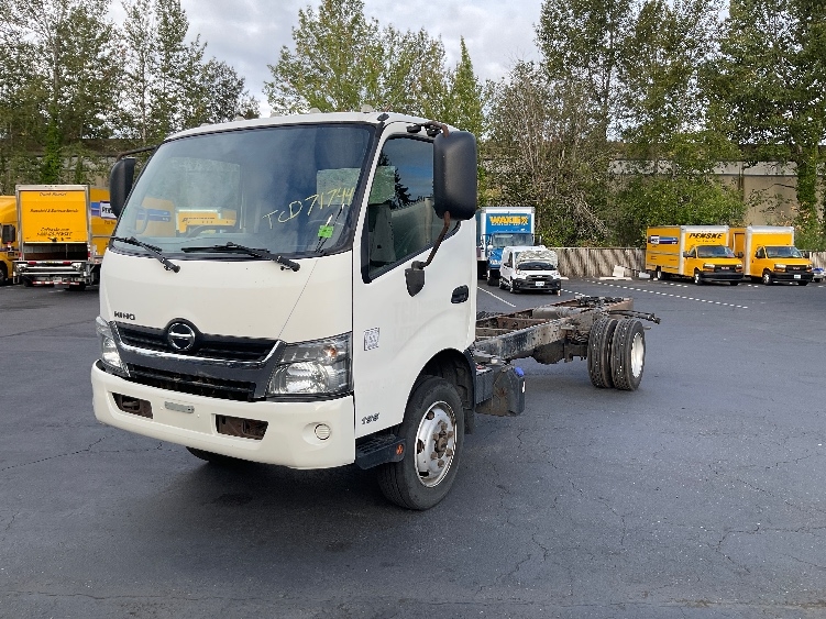 2017 Hino 195 in Kent, WA — photo 3