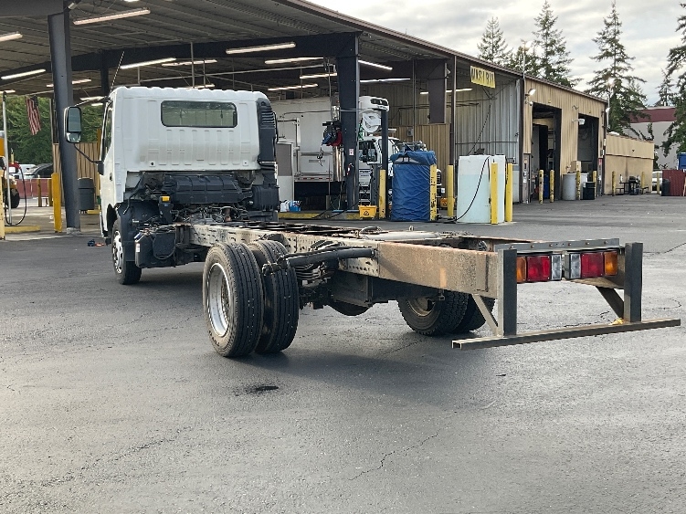2017 Hino 195 in Kent, WA — photo 6